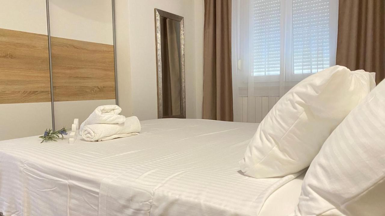 Apartment Komljenovic Pola Esterno foto