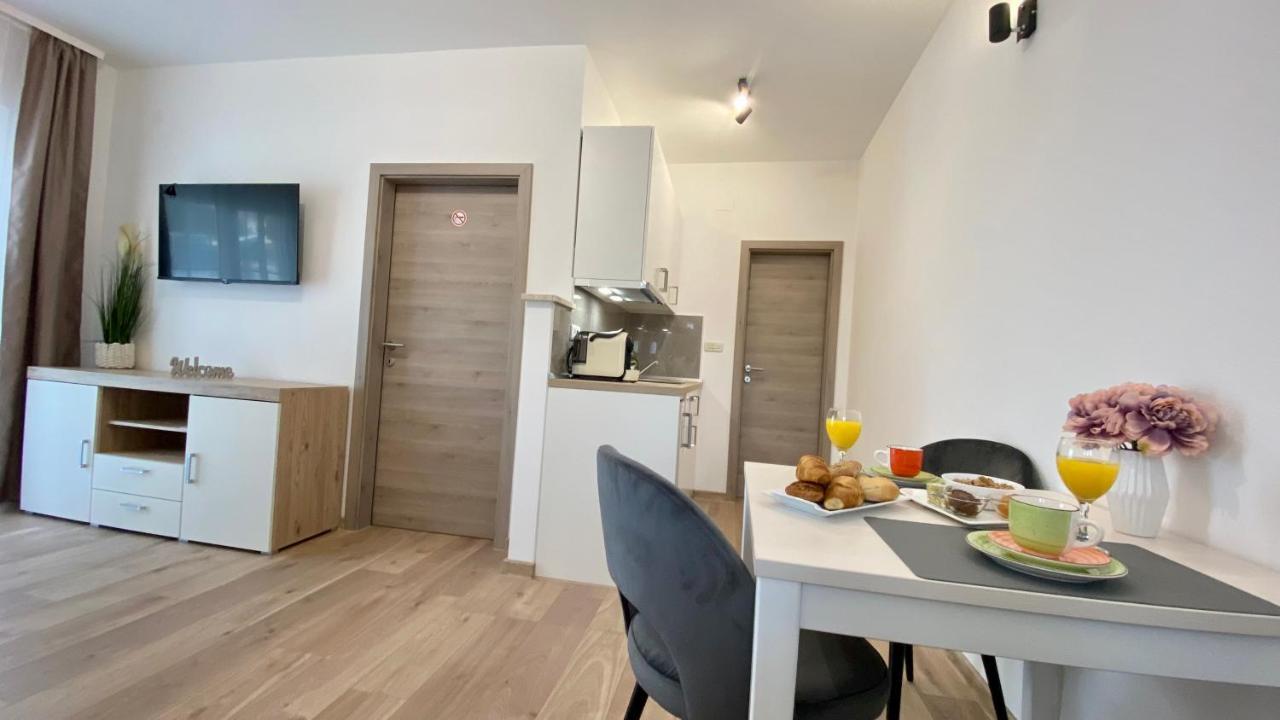 Apartment Komljenovic Pola Esterno foto