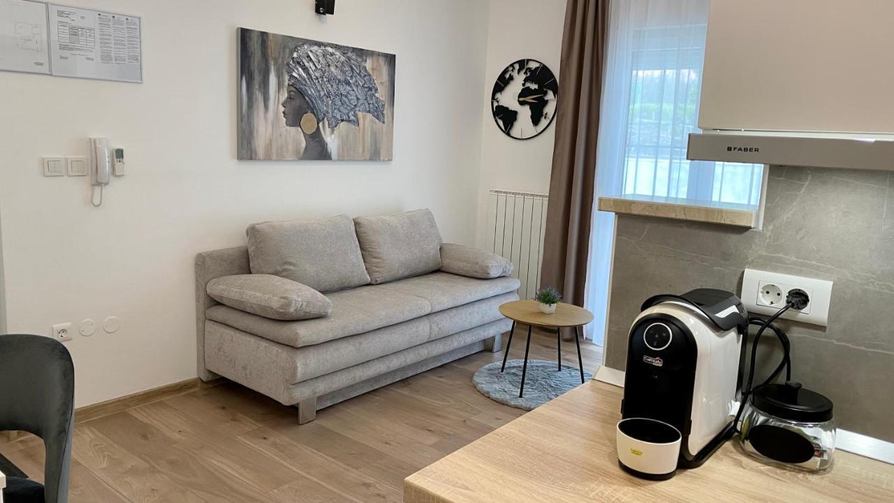 Apartment Komljenovic Pola Esterno foto