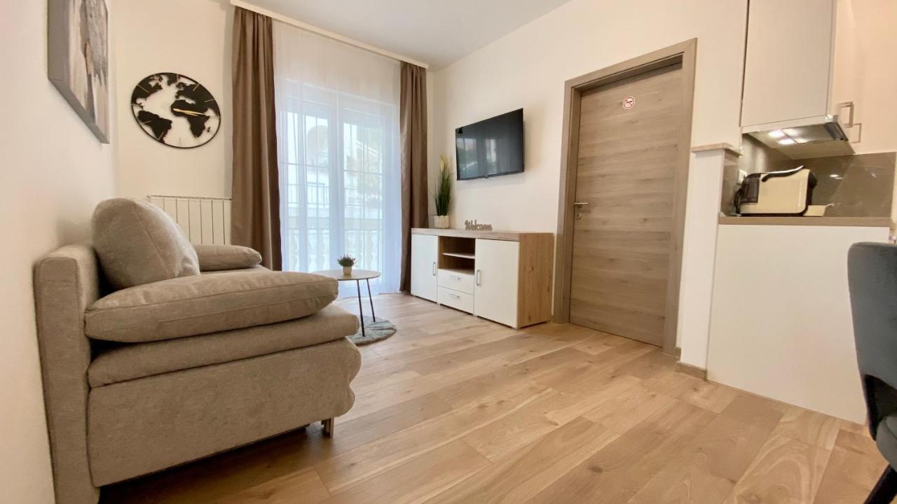 Apartment Komljenovic Pola Esterno foto
