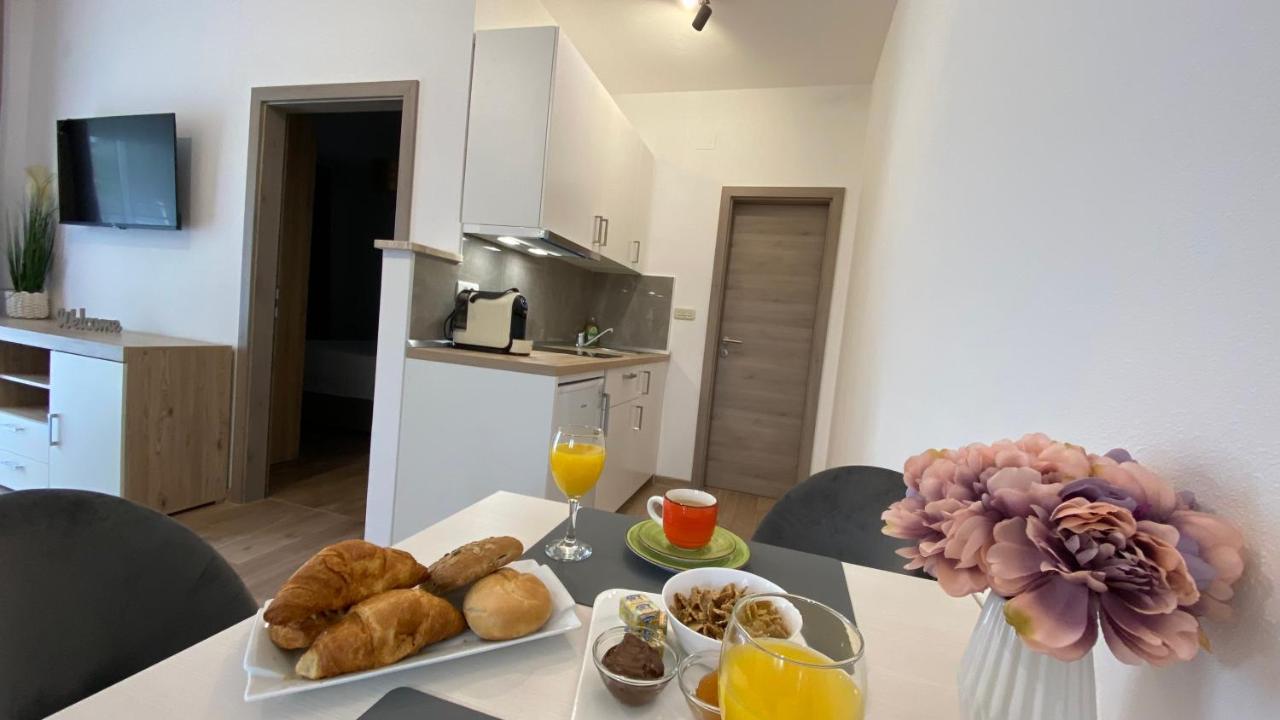 Apartment Komljenovic Pola Esterno foto
