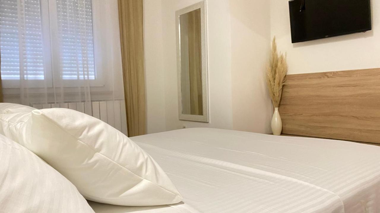 Apartment Komljenovic Pola Esterno foto