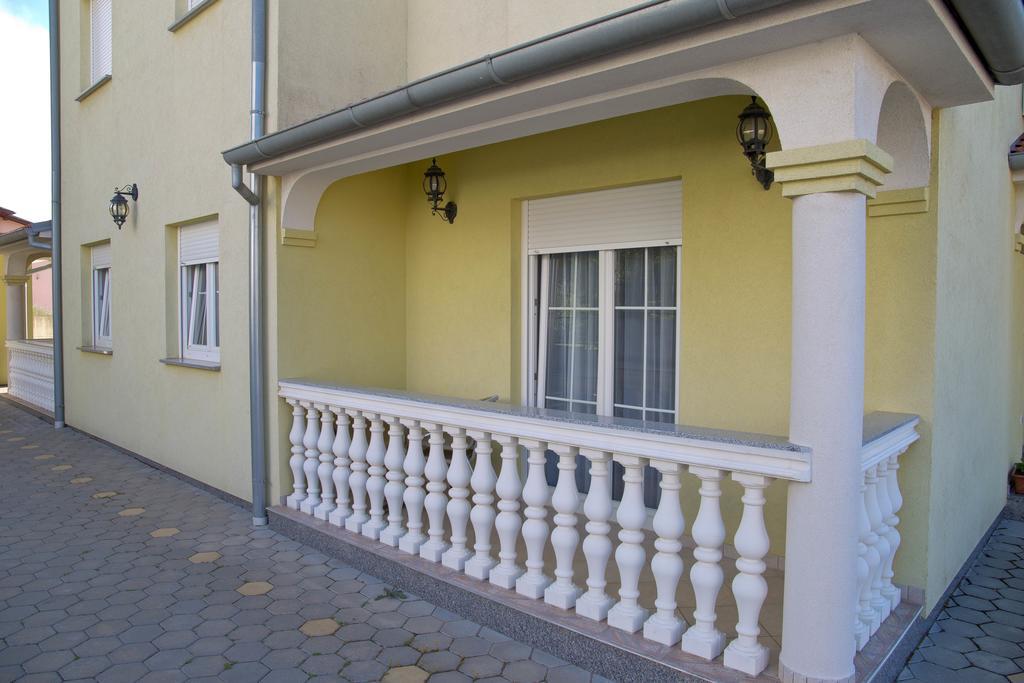 Apartment Komljenovic Pola Esterno foto