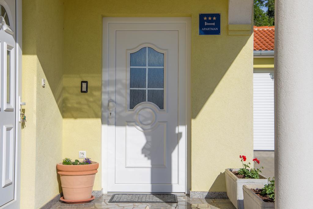 Apartment Komljenovic Pola Esterno foto