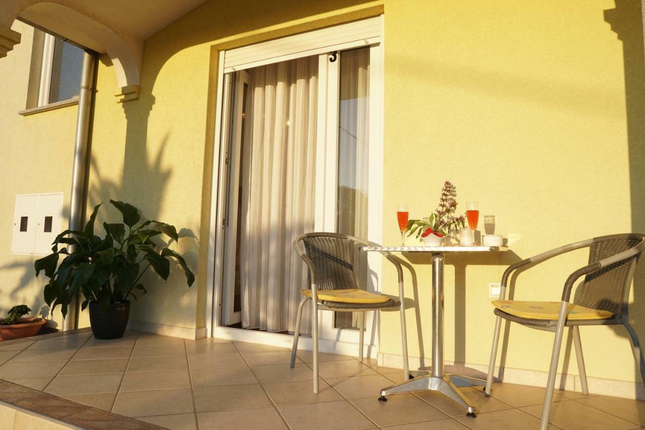 Apartment Komljenovic Pola Esterno foto